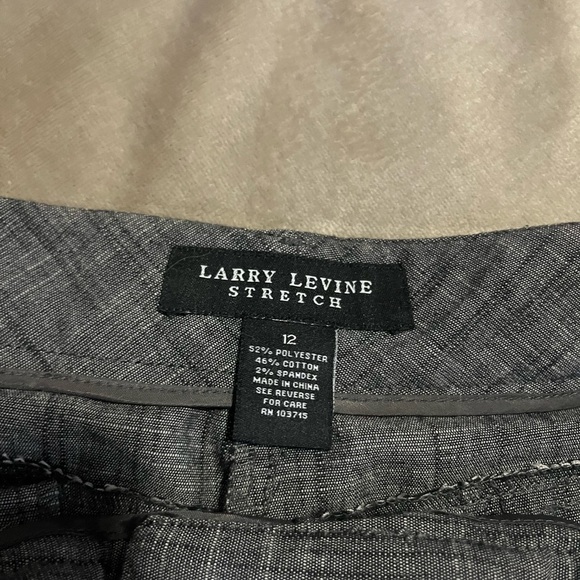 Women’s Larry Levine stretch capri pants - Picture 2 of 2